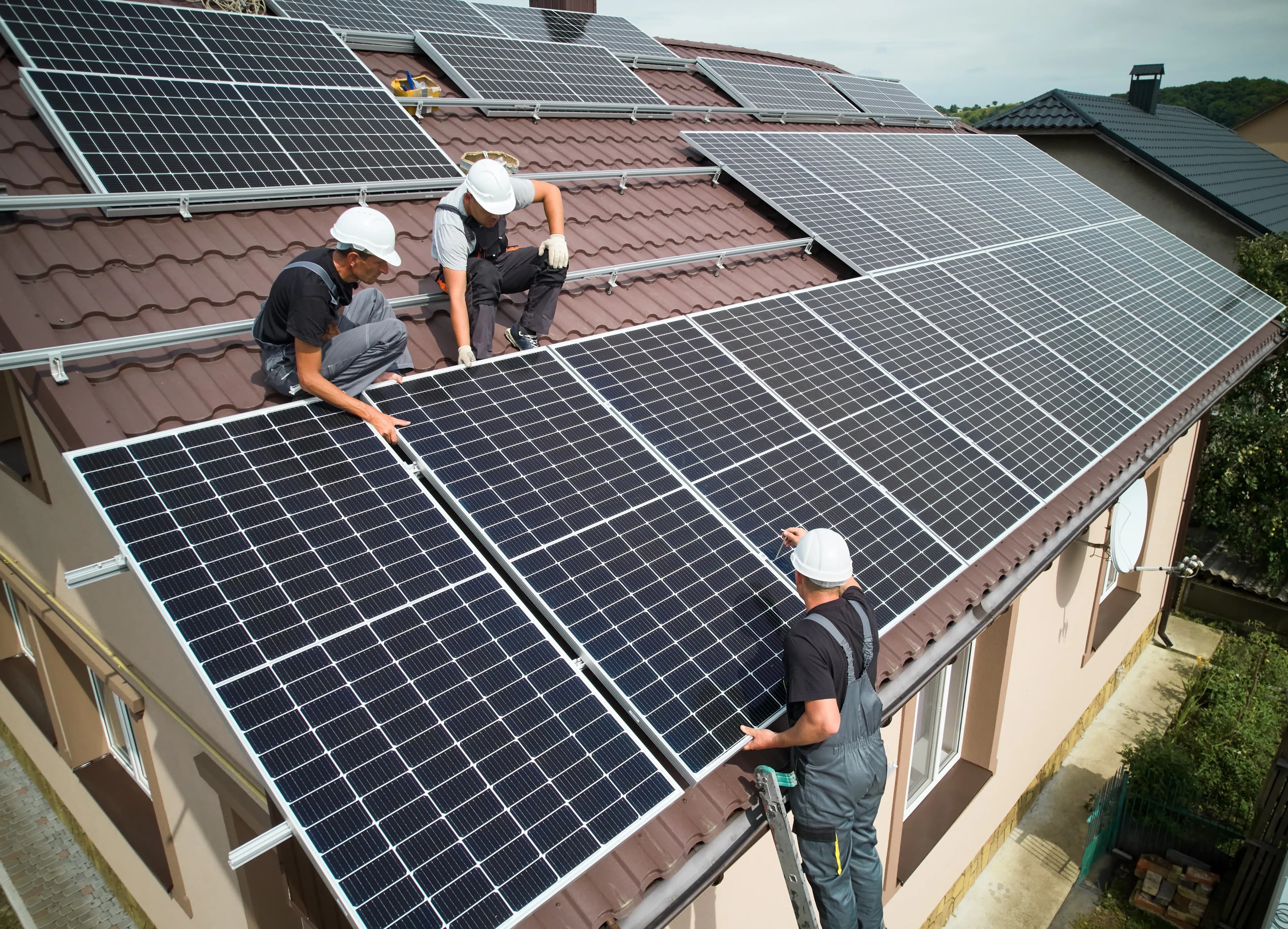 monteren_van_zonnepanelen